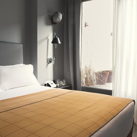 Yurbban Trafalgar Hotel Barcelona Room photo