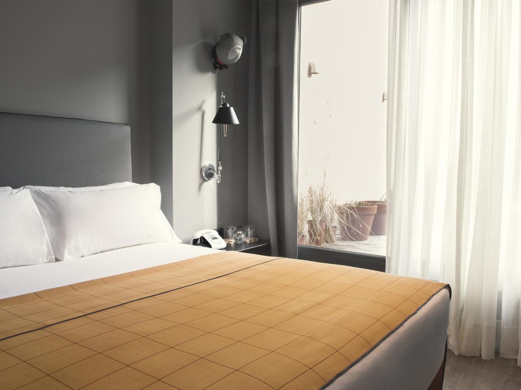 Yurbban Trafalgar Hotel Barcelona Room photo