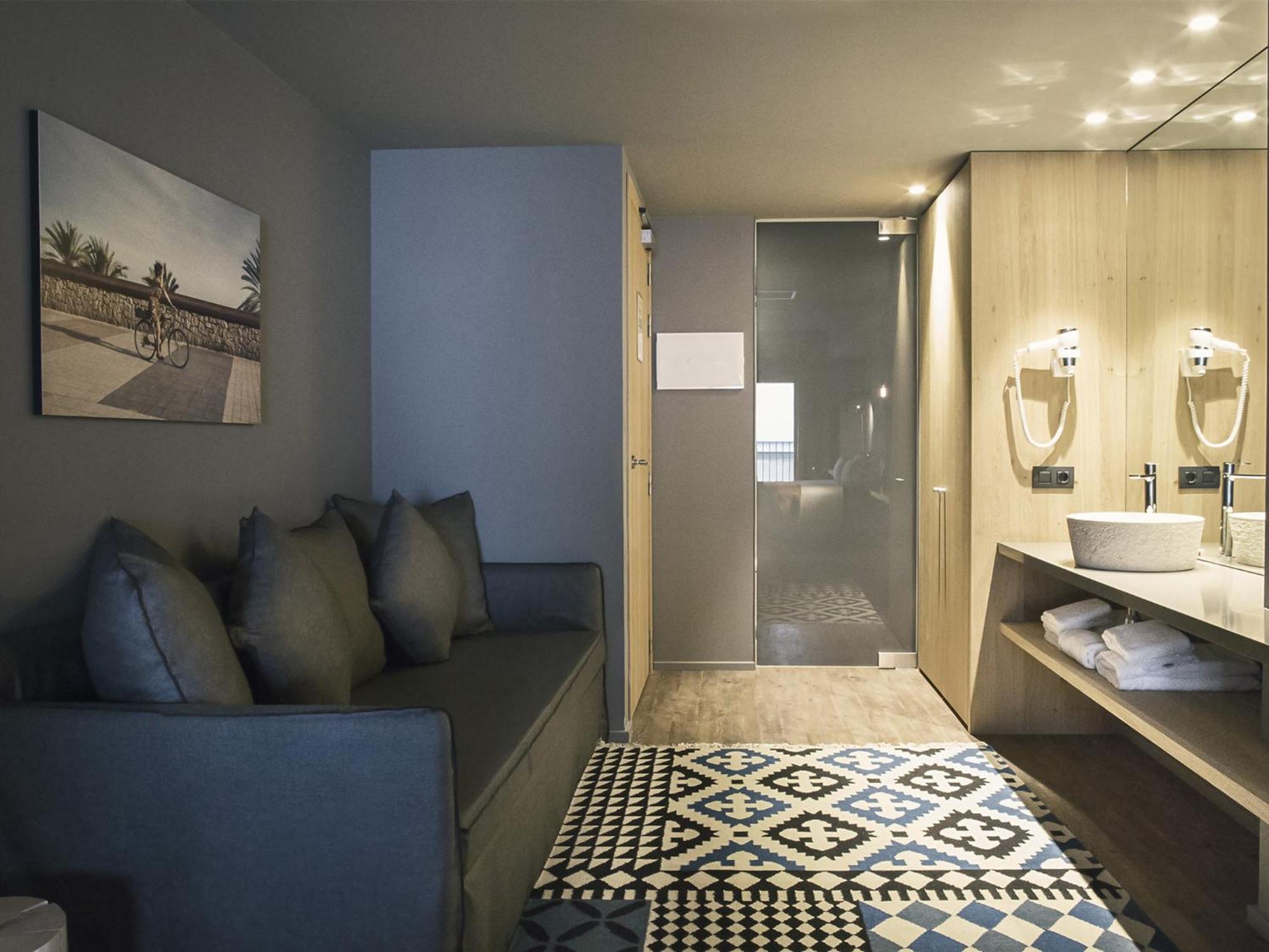 Yurbban Trafalgar Hotel Barcelona Room photo