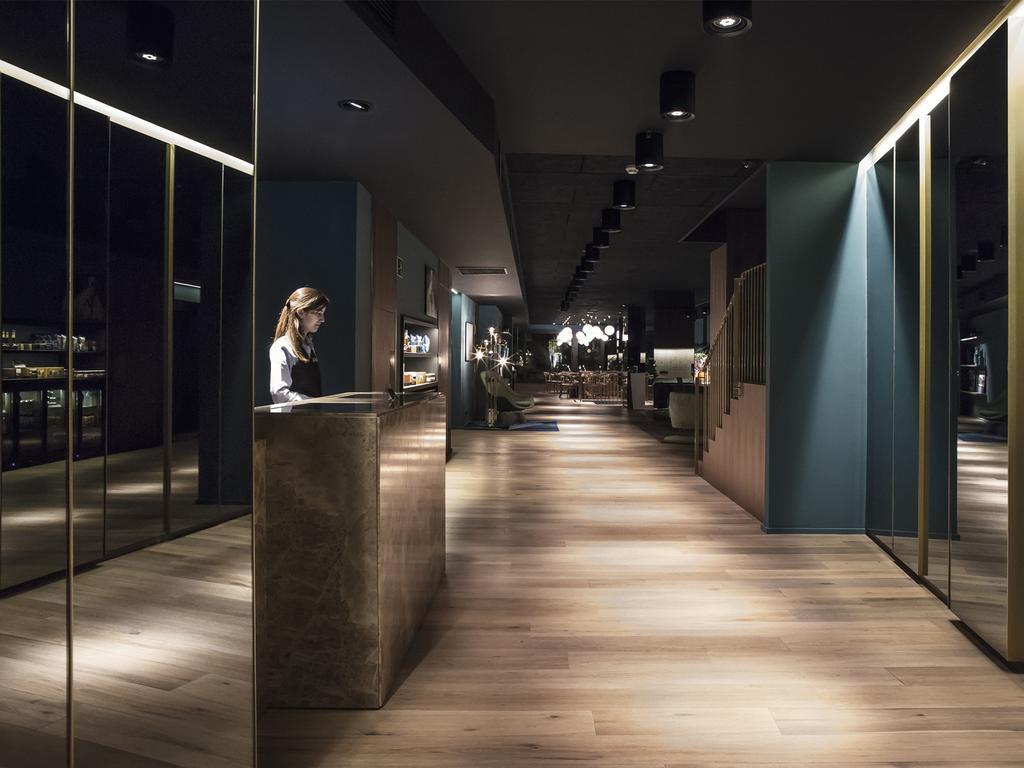 Yurbban Trafalgar Hotel Barcelona Exterior photo