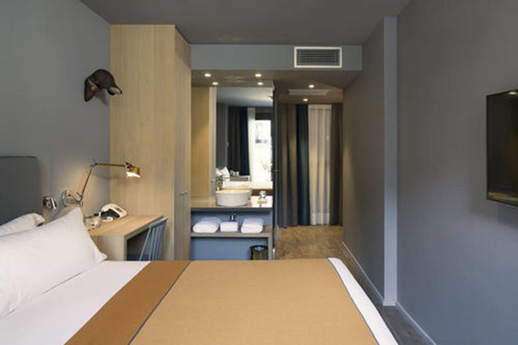Yurbban Trafalgar Hotel Barcelona Exterior photo