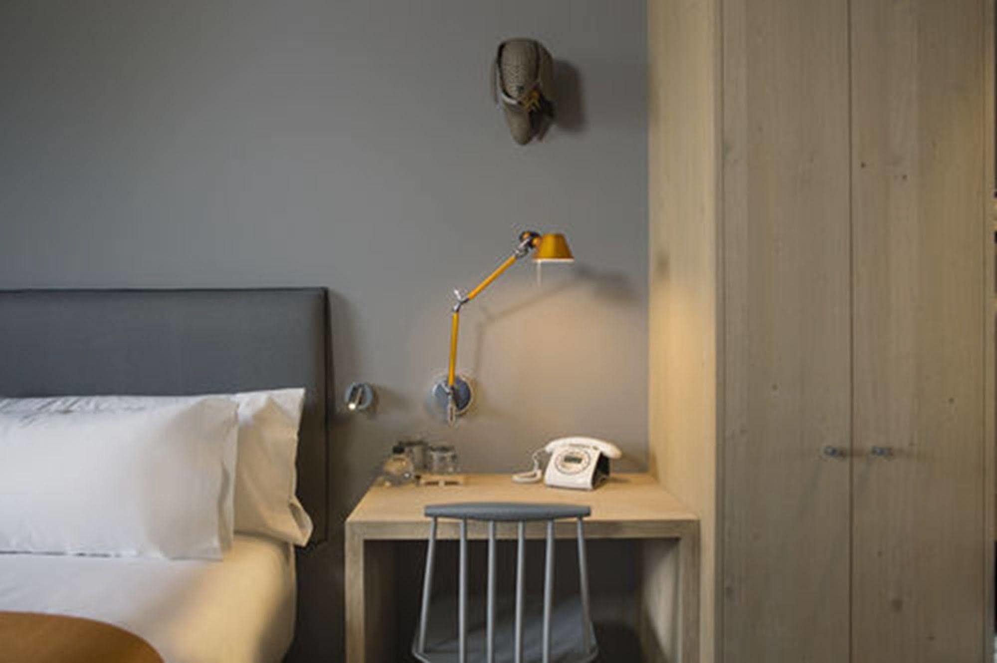 Yurbban Trafalgar Hotel Barcelona Exterior photo