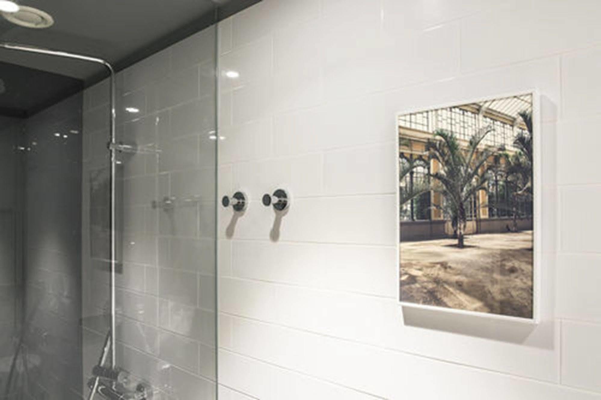 Yurbban Trafalgar Hotel Barcelona Exterior photo