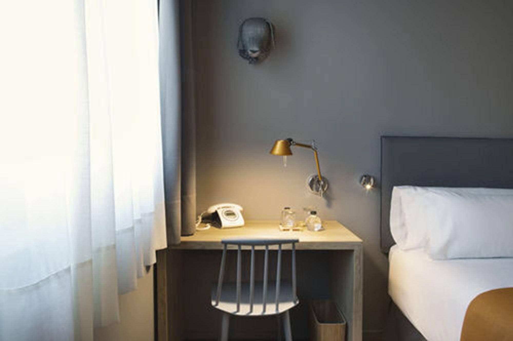 Yurbban Trafalgar Hotel Barcelona Exterior photo