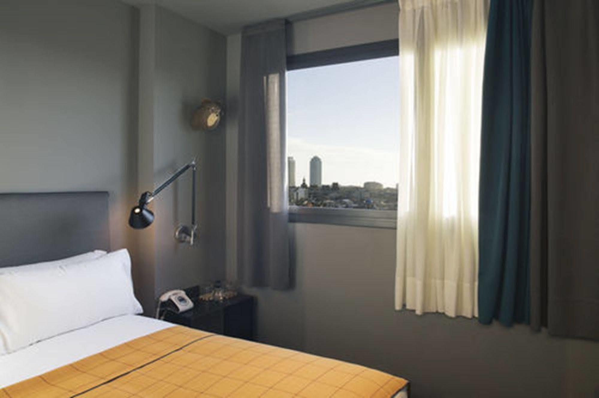 Yurbban Trafalgar Hotel Barcelona Exterior photo