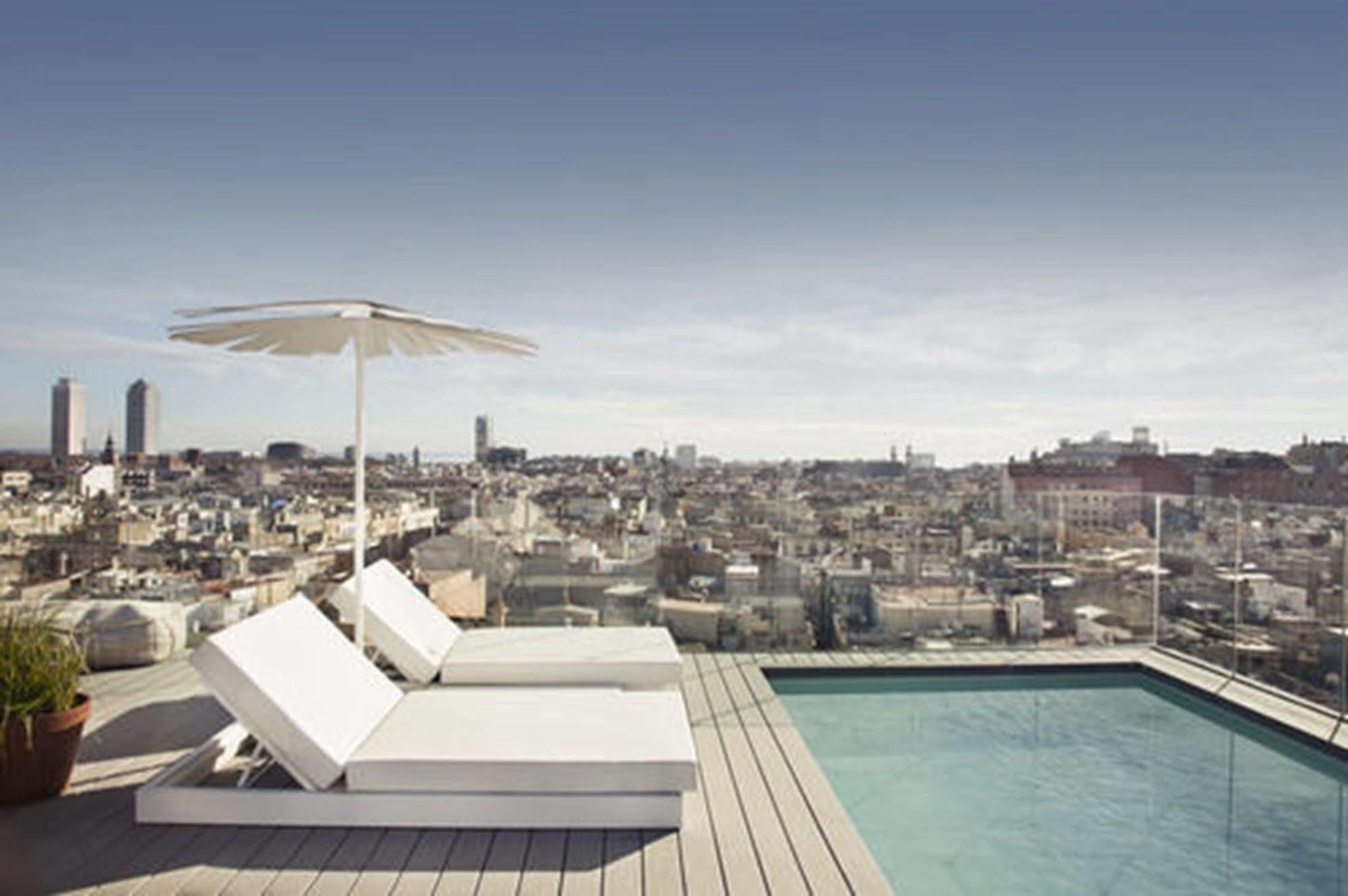 Yurbban Trafalgar Hotel Barcelona Exterior photo